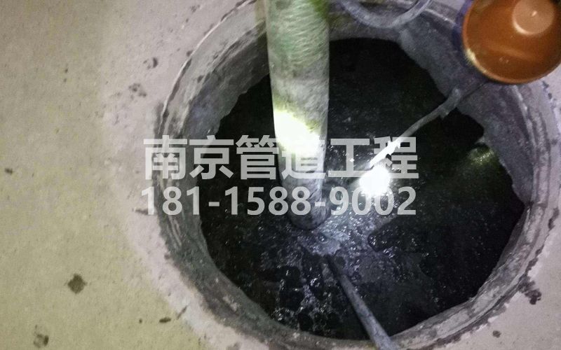 216红山清理化粪池