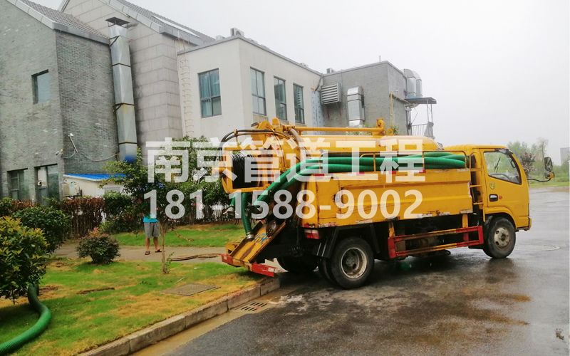 246红山小区化粪池清理
