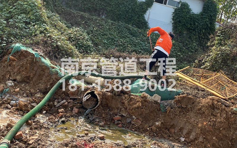 263红山工地化粪池清理