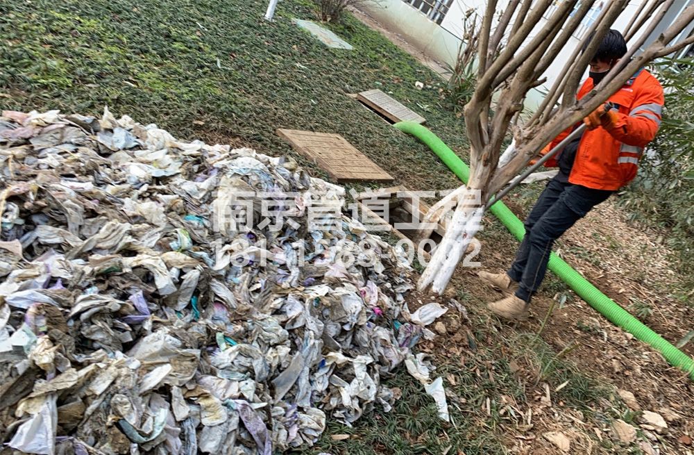 315红山化粪池垃圾清理